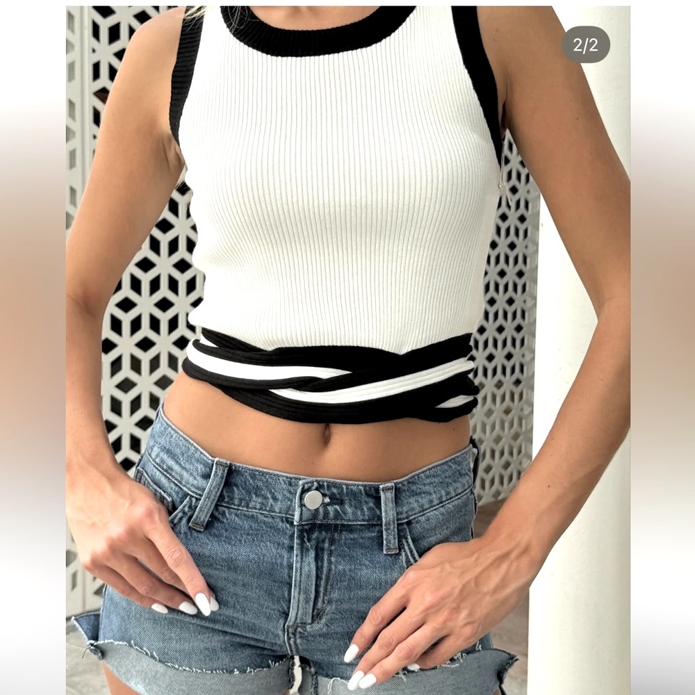 Contrast Ribbed Knit Crop Top - Picture 4 of 9
